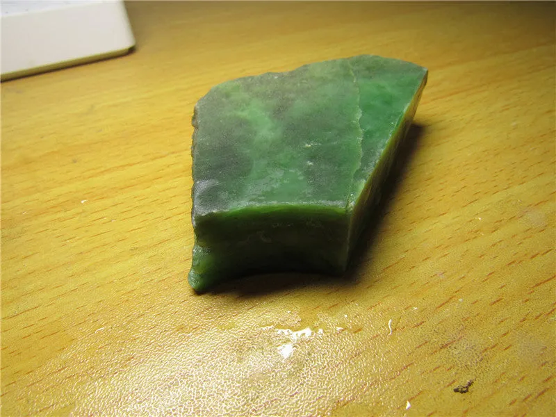 Natural Siberian Jade Rough Russia nephrite Raw (126.09g, 70X60X20mm)