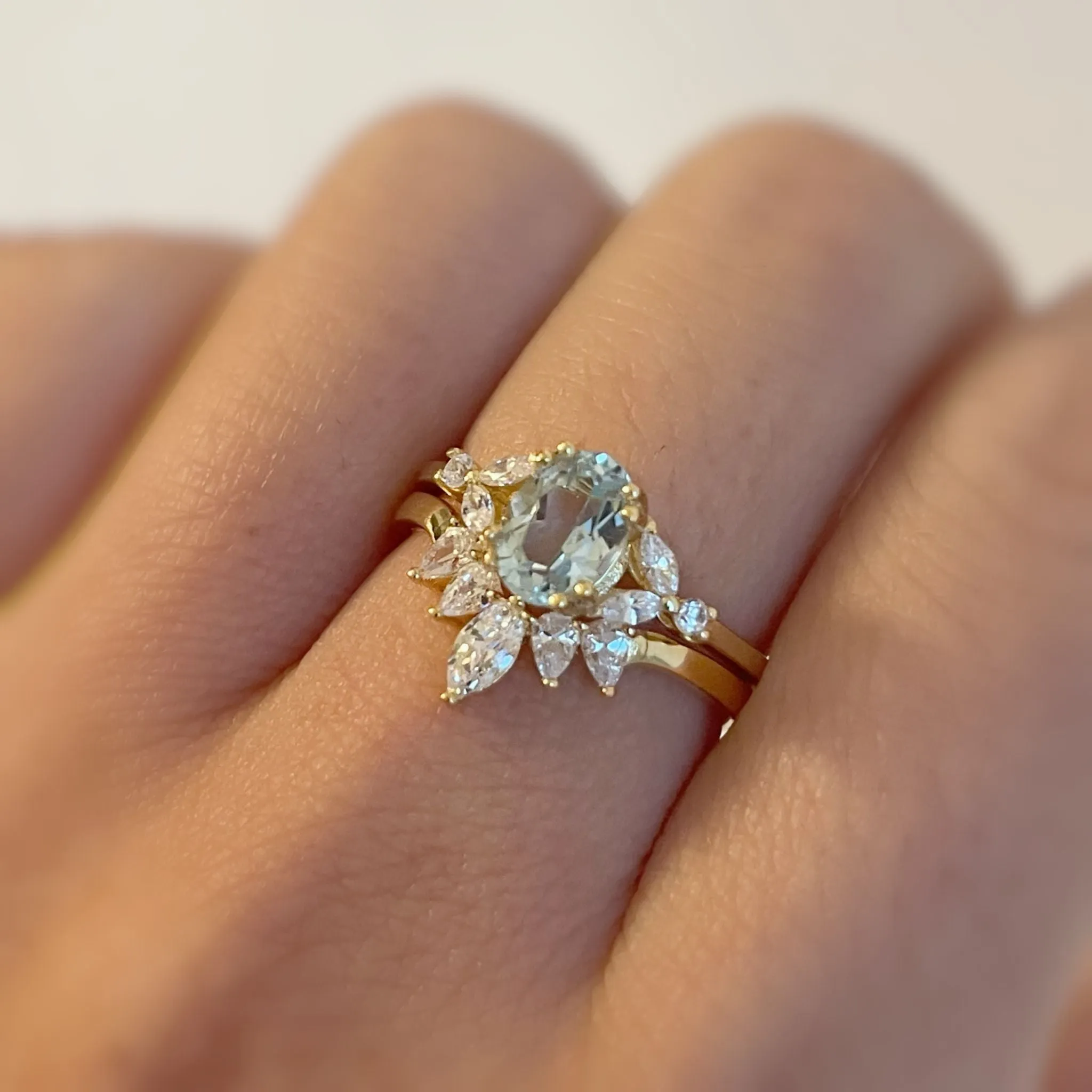 Stellar Aquamarine Ring (Yellow Gold)